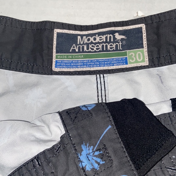 Modern Amusement mens 30 waist board shorts. Navy- cars,palms,gun,star,kiss - Picture 4 of 5
